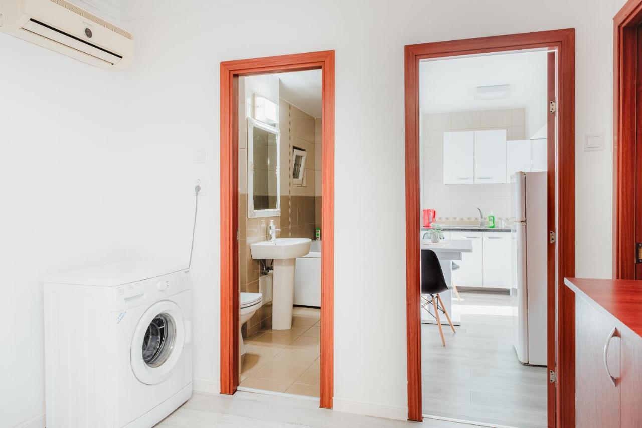 Apartament 2 Camere, Decomandat, In Zona Centrala Bucharest Luaran gambar