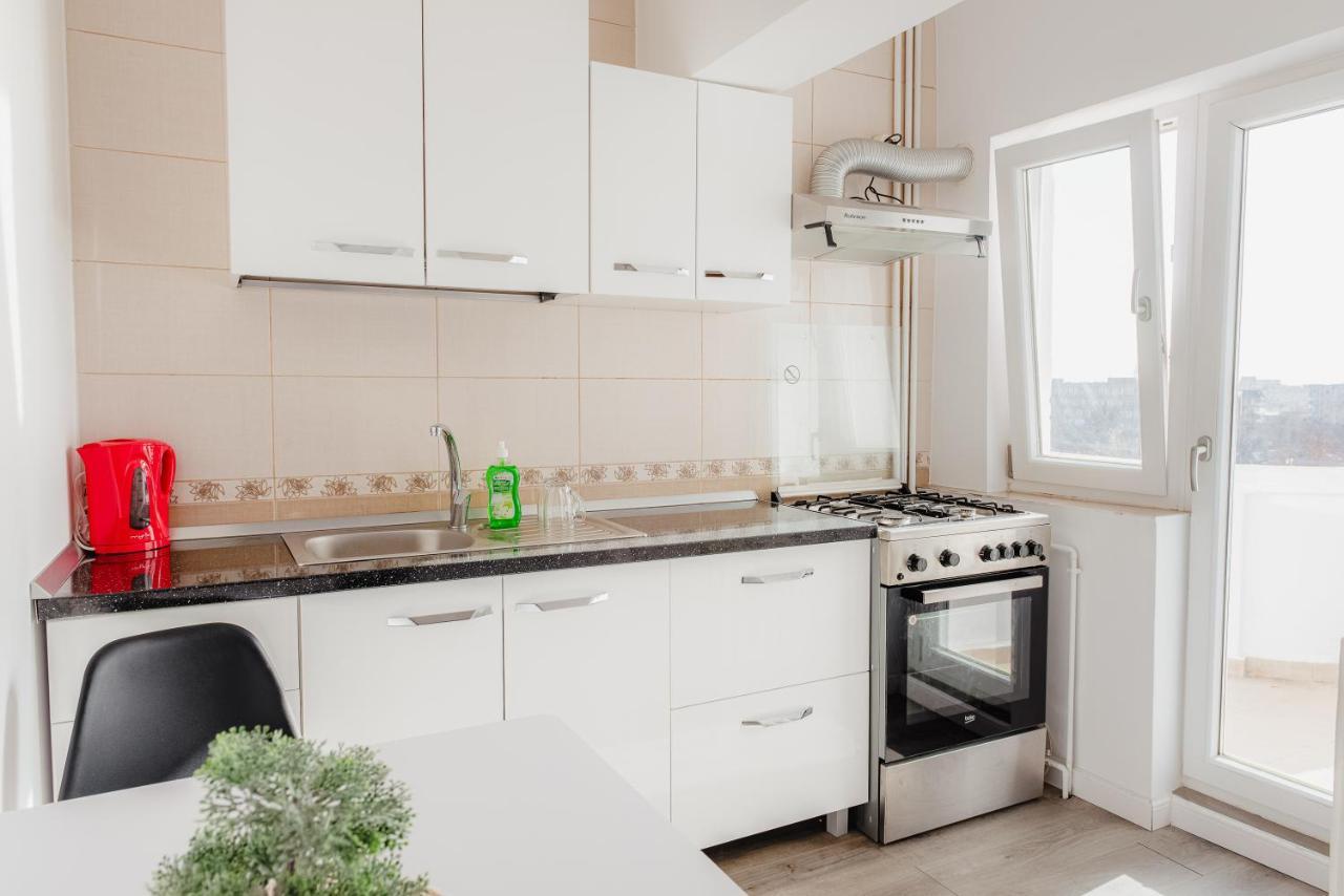 Apartament 2 Camere, Decomandat, In Zona Centrala Bucharest Luaran gambar